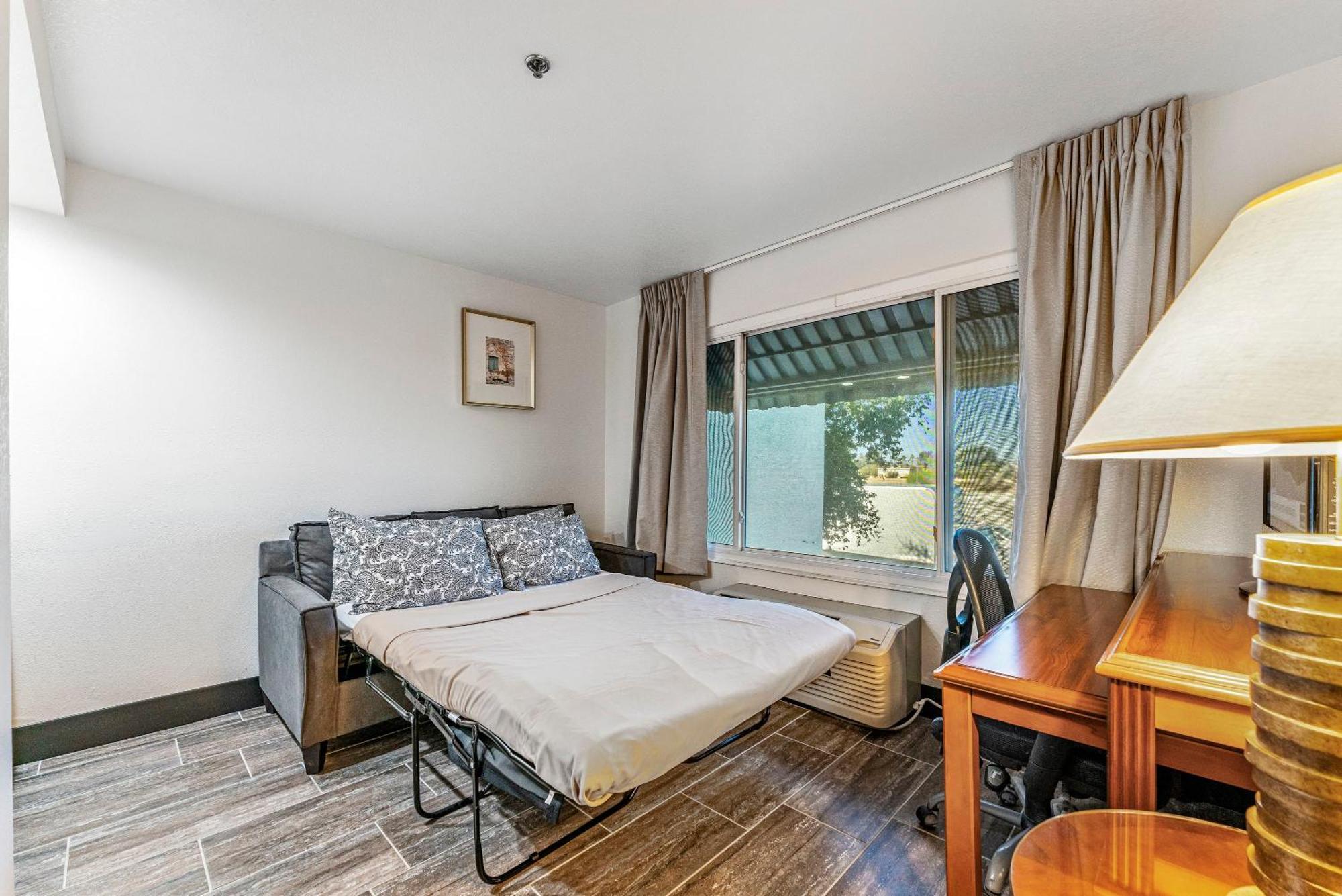 Tempe Corner Apartment Studio King Bed Exterior photo