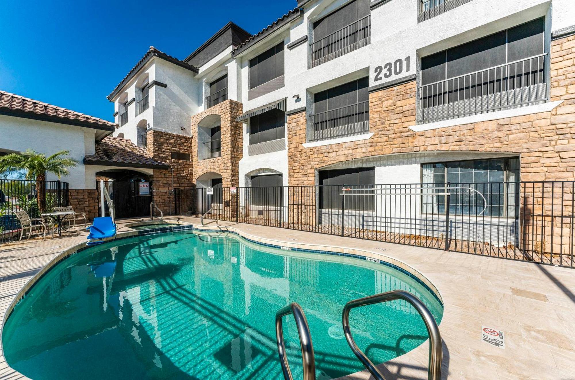 Tempe Corner Apartment Studio King Bed Exterior photo