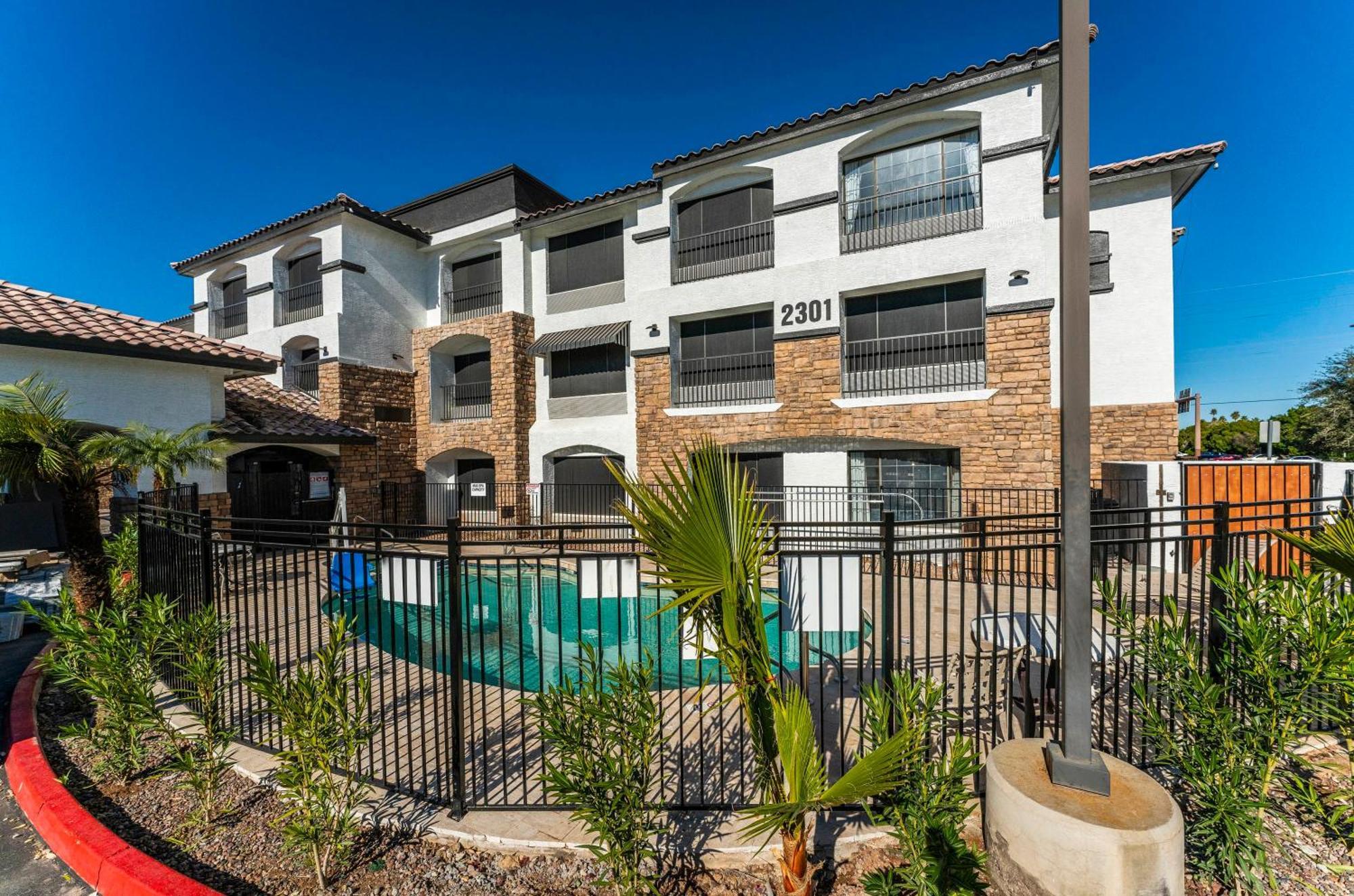 Tempe Corner Apartment Studio King Bed Exterior photo